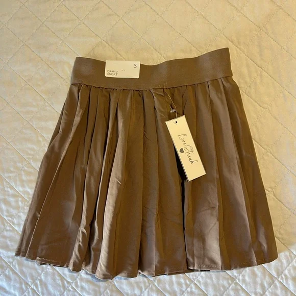 Elegant Brown Pleated Skort - Picture 7 of 9